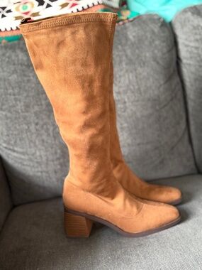 NWT Anne Klein  high soft brown vegan suede boots size 9.5